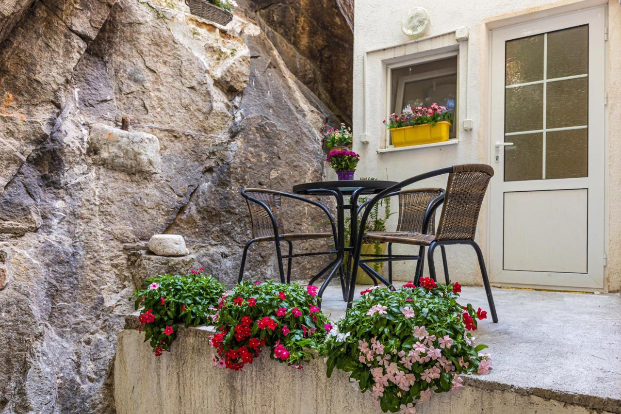 The Old Town Vintage 2-Bedroom Jewel By Flat Mаnager بلوفديف المظهر الخارجي الصورة